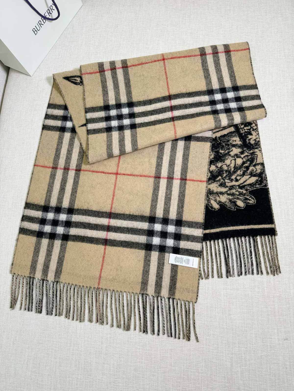 Burberry Check Pattern Jacquard Scarf - 973645832 - Photo 3