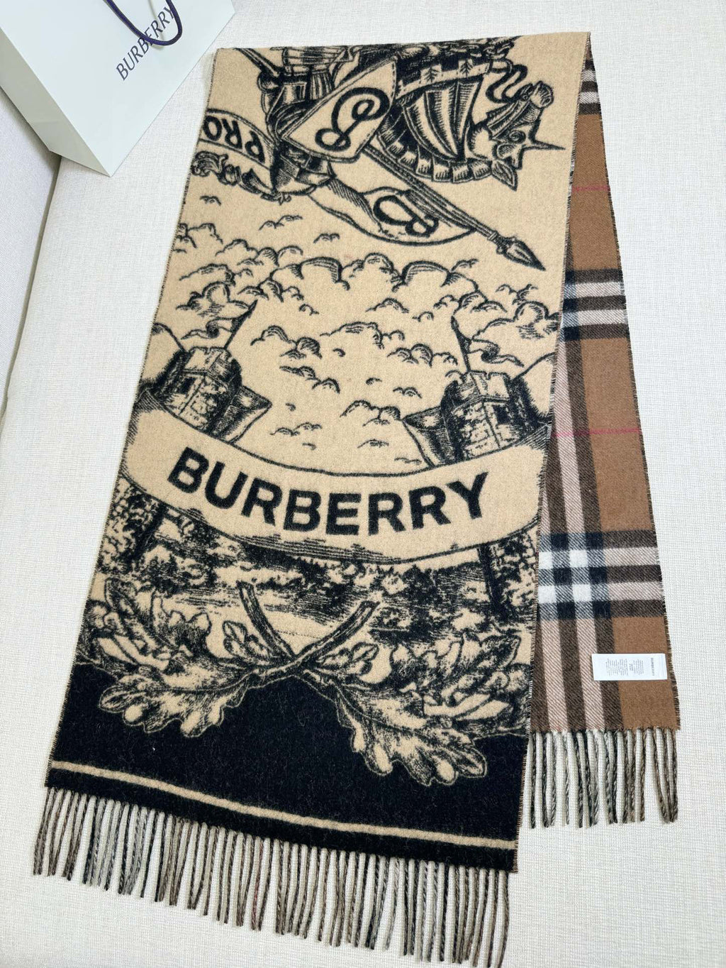 Burberry Check Pattern Jacquard Scarf - 973645787 - Photo 4