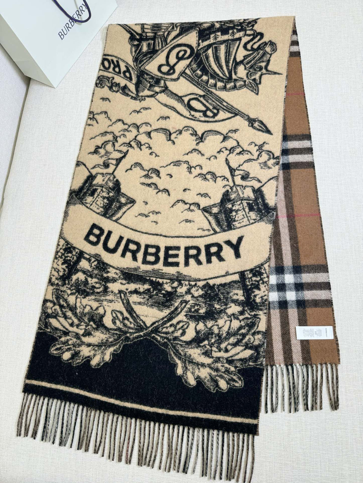 Burberry Check Pattern Jacquard Scarf - 973645787 - Photo 4