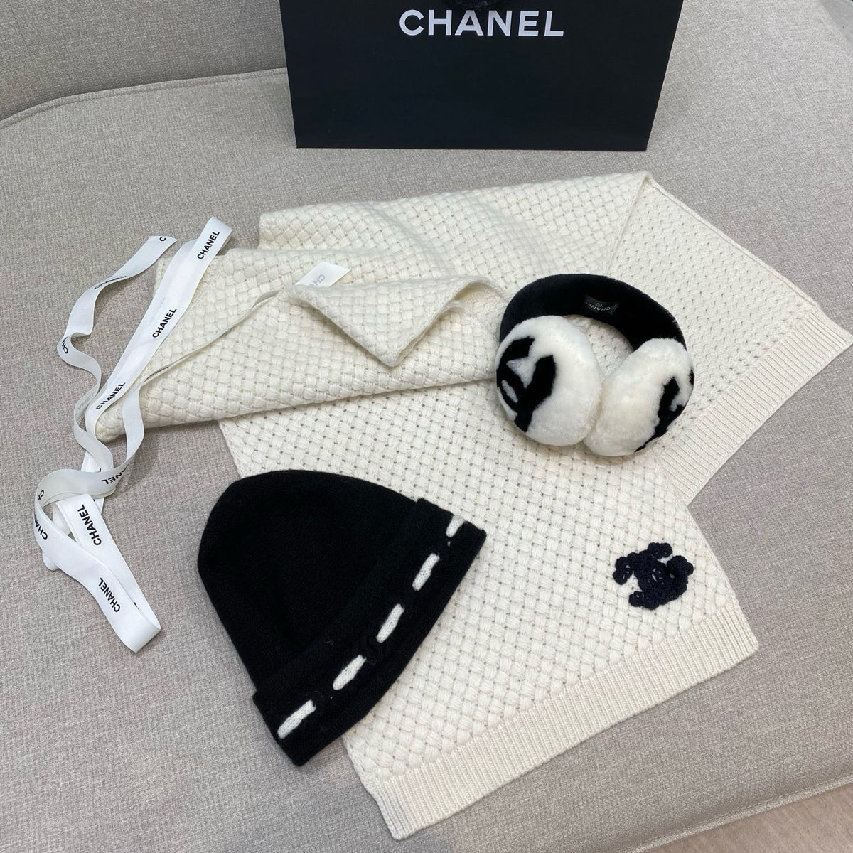 Chanel Logo Detail Earmuffs - 1141777618 - Photo 4