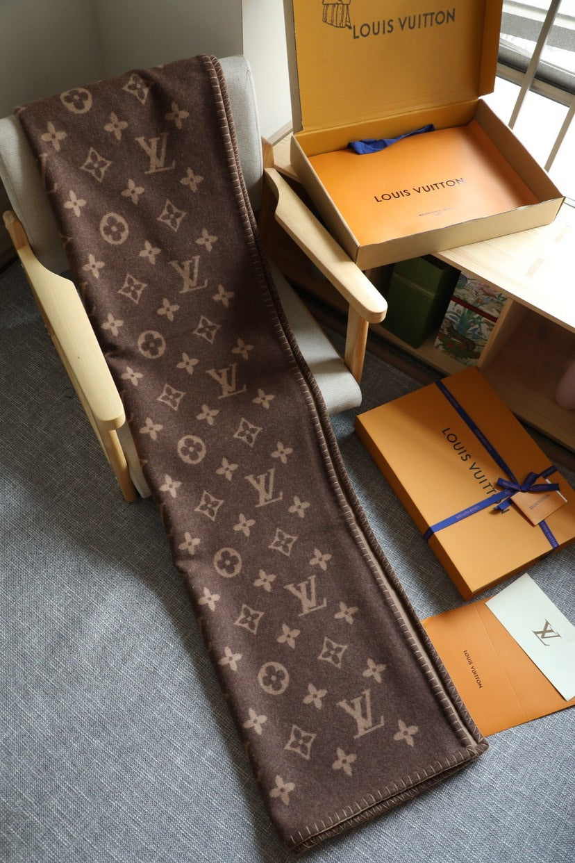 Louis Vuitton Throw Blanket - 945381590 - Photo 4