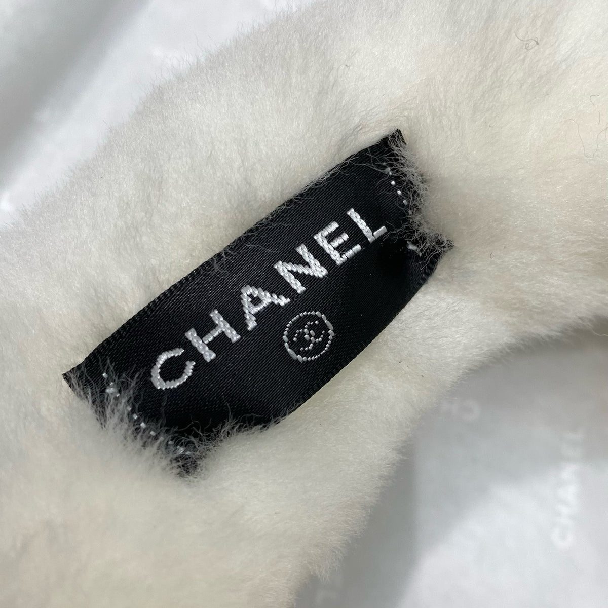 Chanel Logo Detail Earmuffs - 1141777644 - Photo 4
