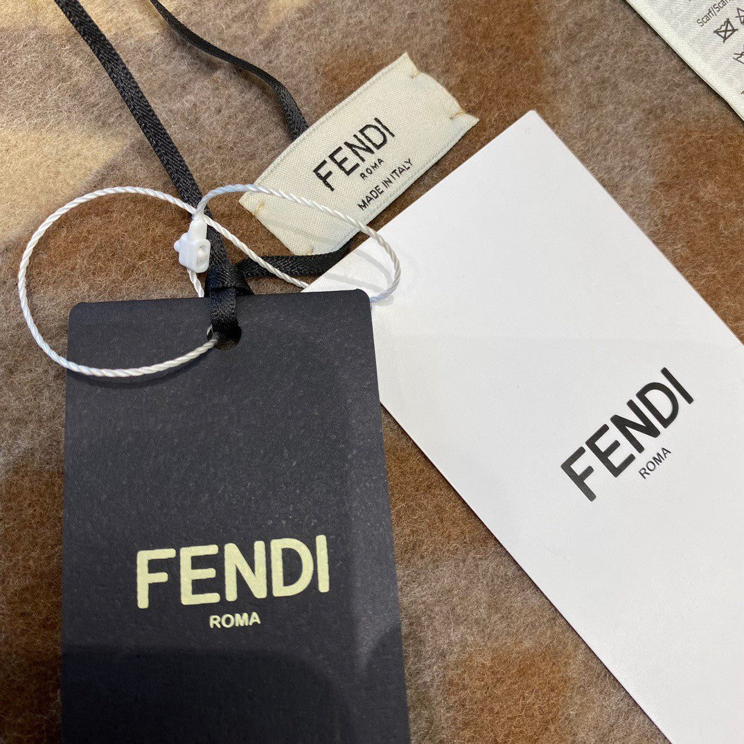 Fendi Gradient Scarf - 1245381260 - Photo 4