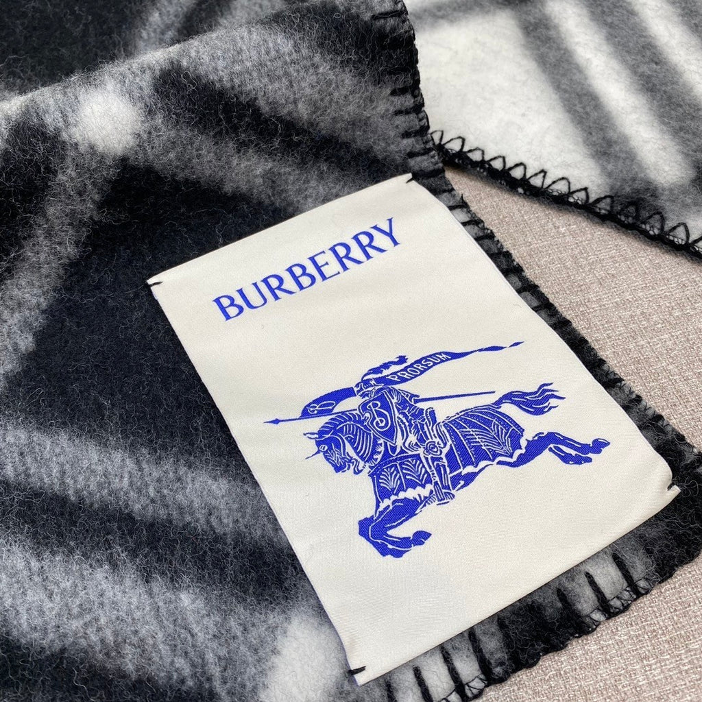 Burberry Check Pattern Scarf - 1245382381 - Photo 4