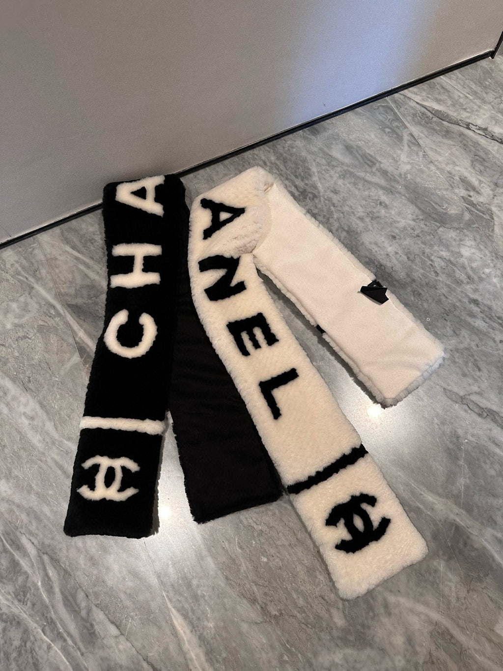 Chanel Logo Detail Scarf - 962537117 - Photo 4