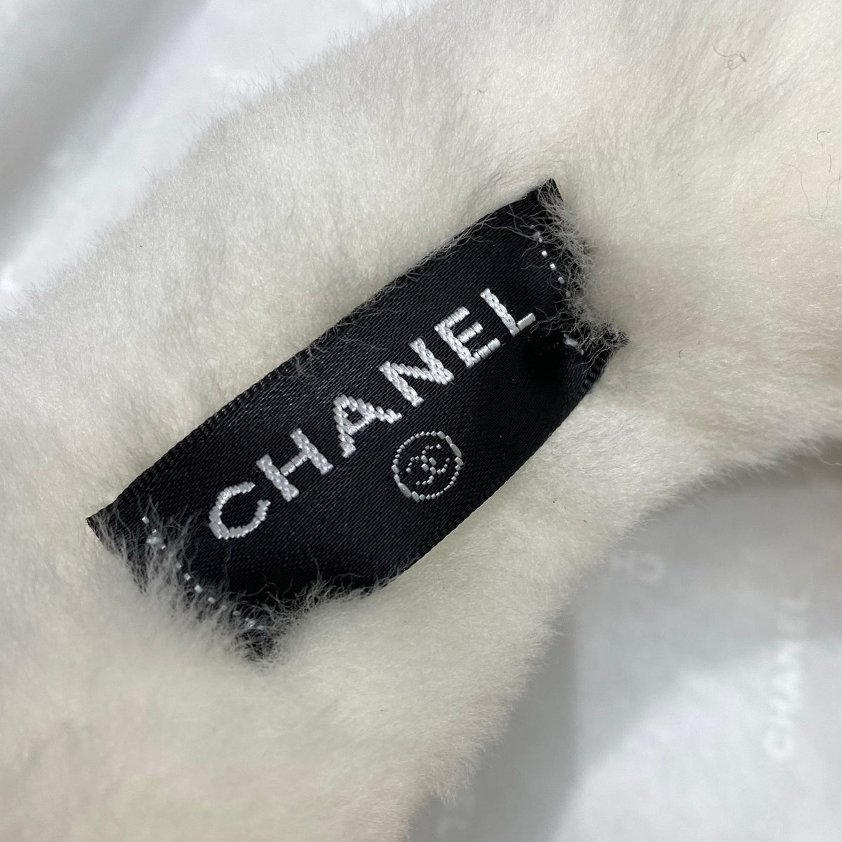 Chanel Logo Detail Earmuffs - 1141777662 - Photo 4