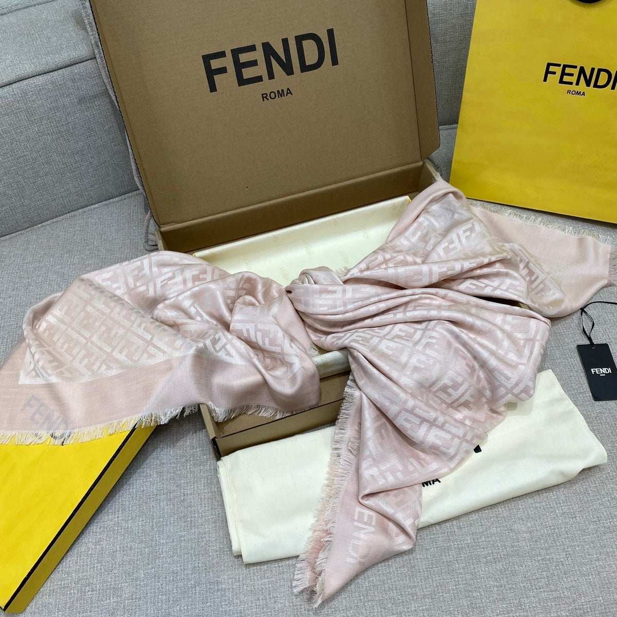 Fendi Jacquard Logo Detail Square Scarf - 1245376199 - Photo 4