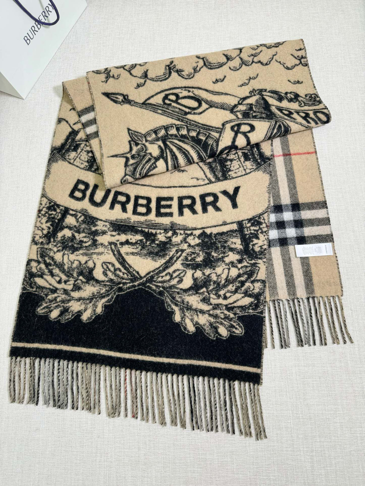 Burberry Check Pattern Jacquard Scarf - 973645832 - Photo 4