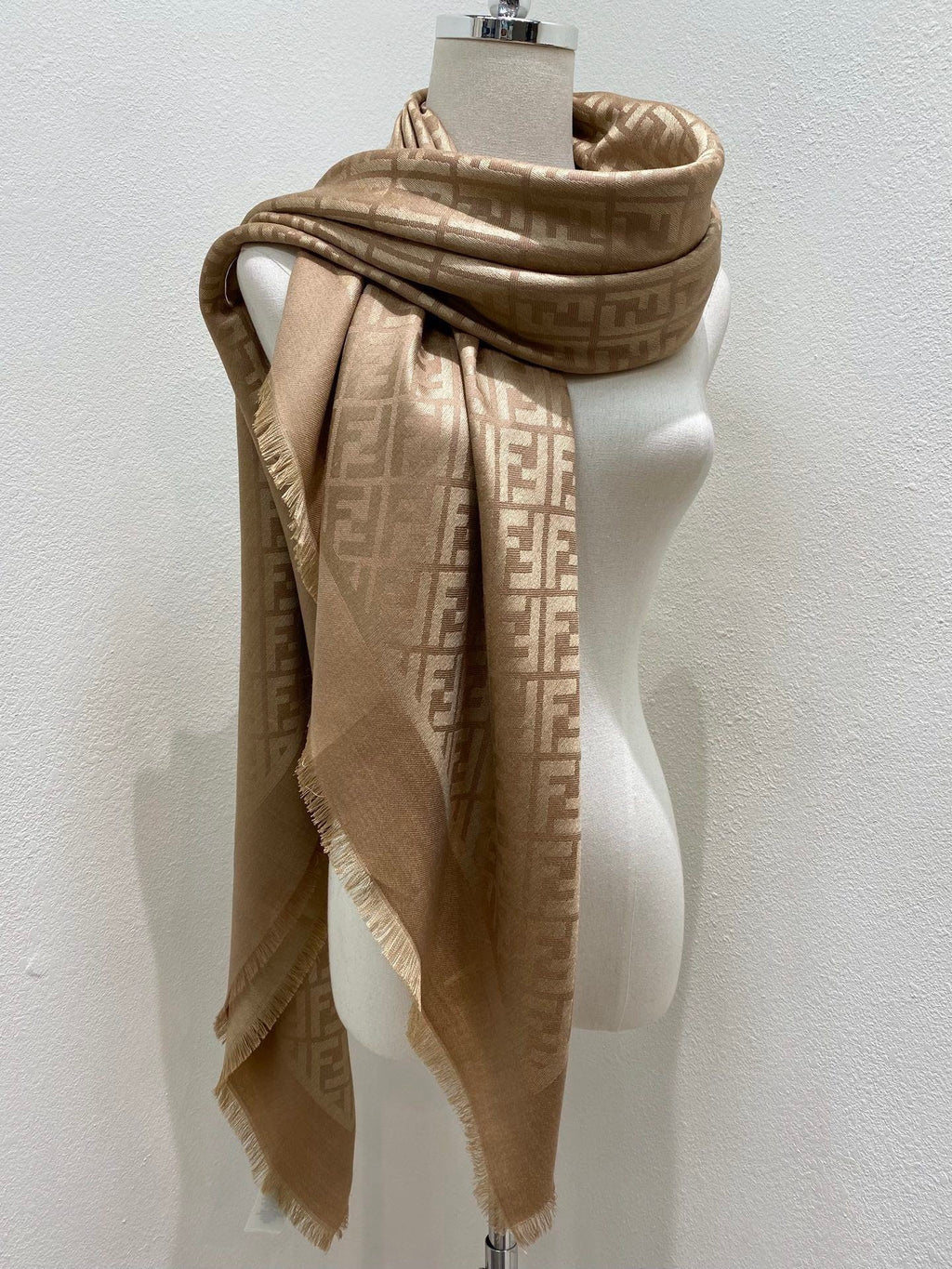 Fendi Jacquard Logo Detail Square Scarf - 1245375438 - Photo 5