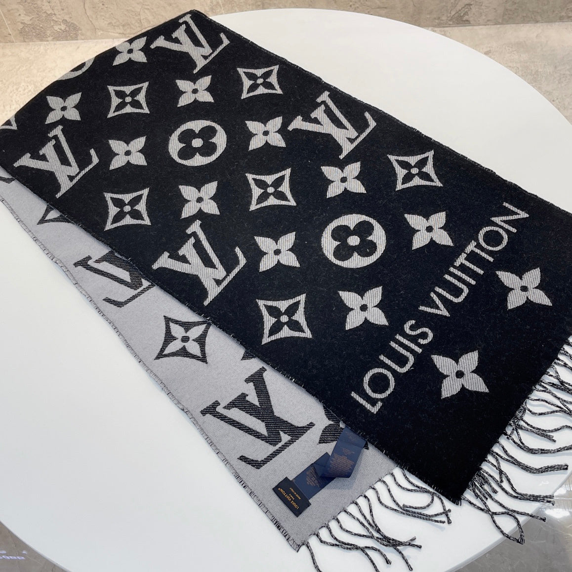 Louis Vuitton Logo Detail Scarf - 938387525 - Photo 5
