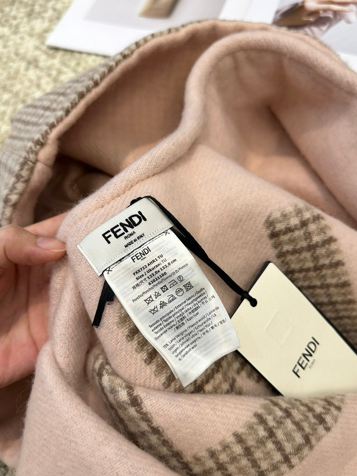 Fendi Cape - 938074741 - Photo 5
