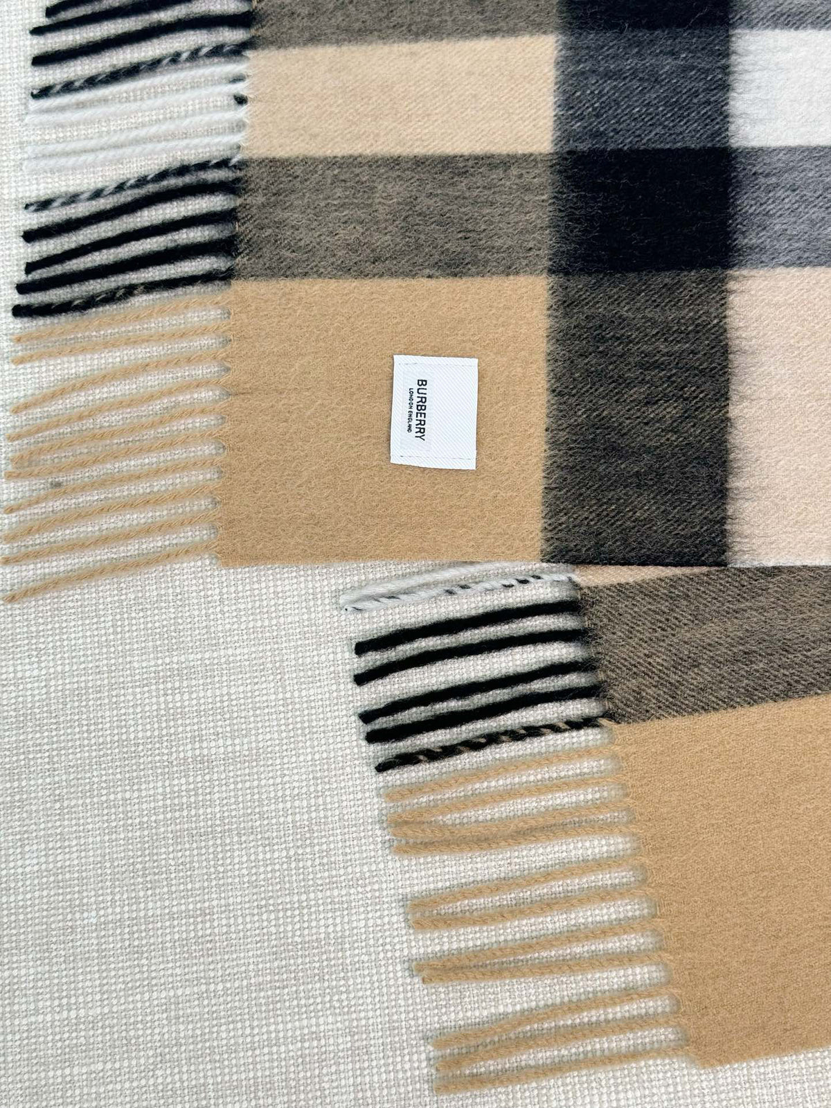 Burberry Check Pattern Scarf - 970502611 - Photo 5