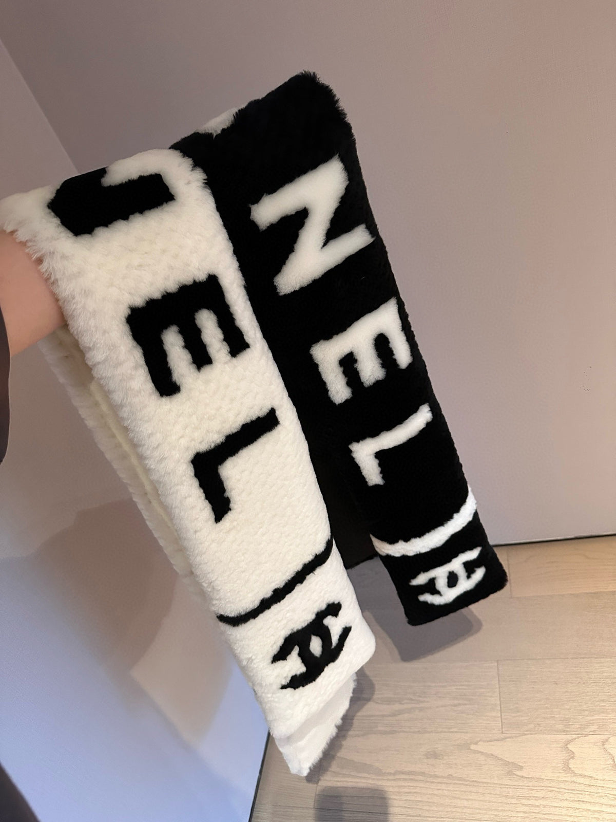 Chanel Logo Detail Scarf - 962537117 - Photo 5