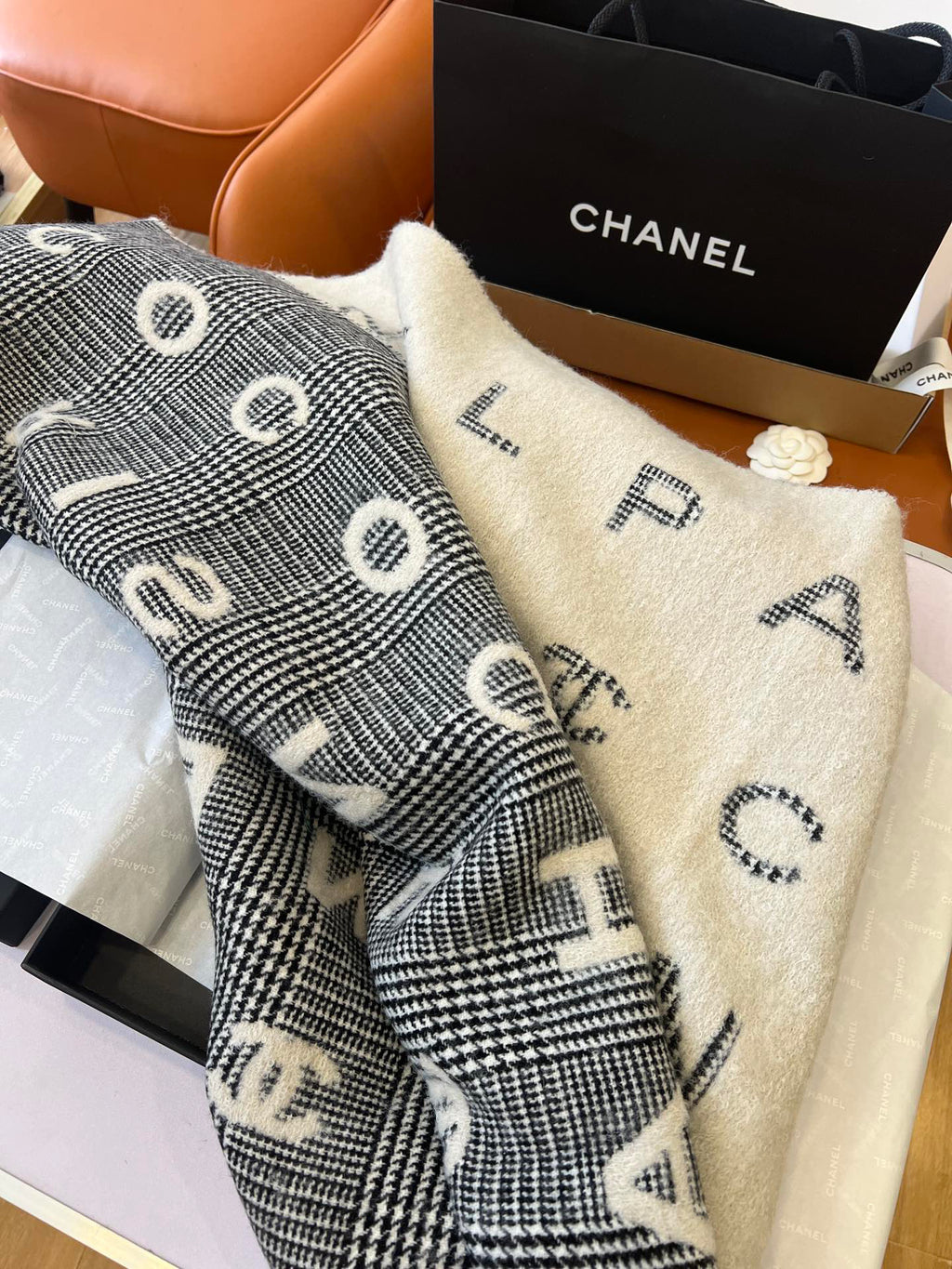 Chanel Logo Detail Scarf - 979032964 - Photo 5