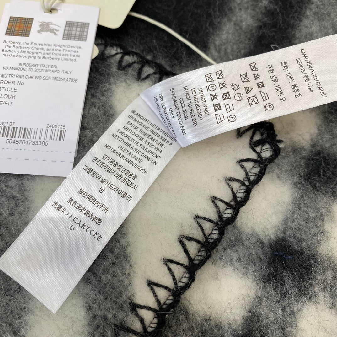 Burberry Check Pattern Scarf - 1245382381 - Photo 5
