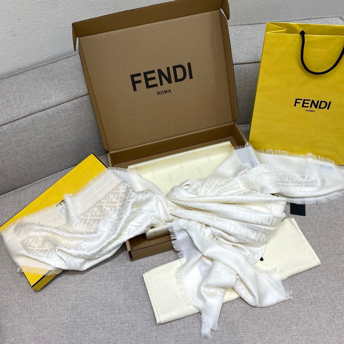 Fendi Jacquard Logo Detail Square Scarf - 1245375695 - Photo 5