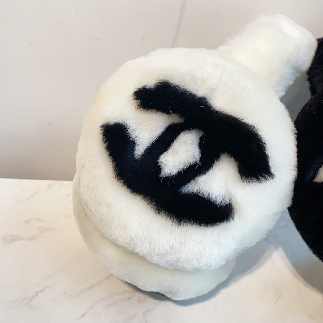 Chanel Logo Detail Earmuffs - 1005772254 - Photo 5