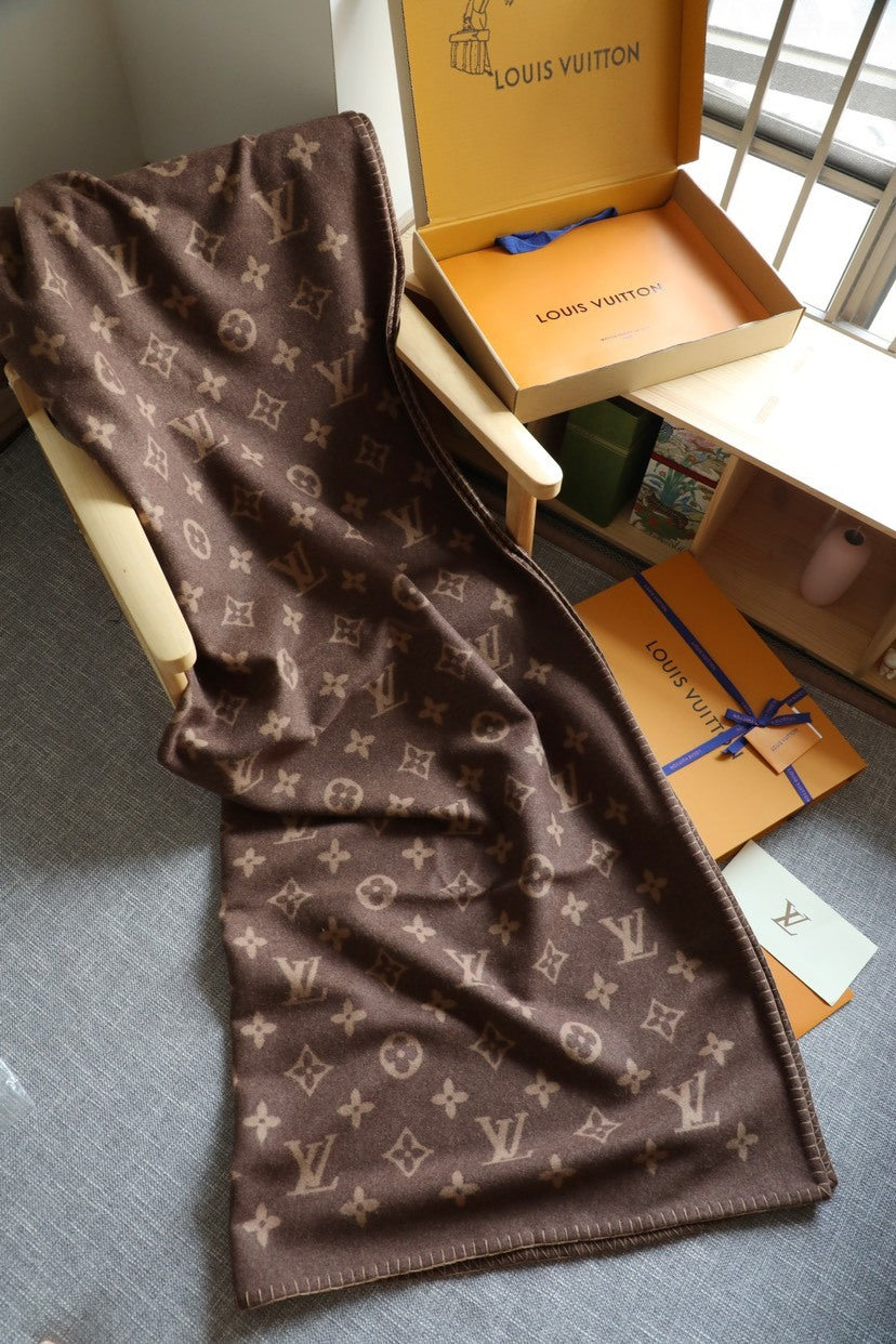 Louis Vuitton Throw Blanket - 945381590 - Photo 5