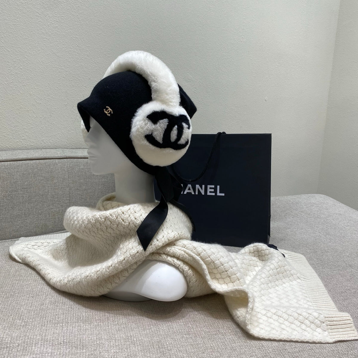 Chanel Logo Detail Earmuffs - 1141777662 - Photo 5