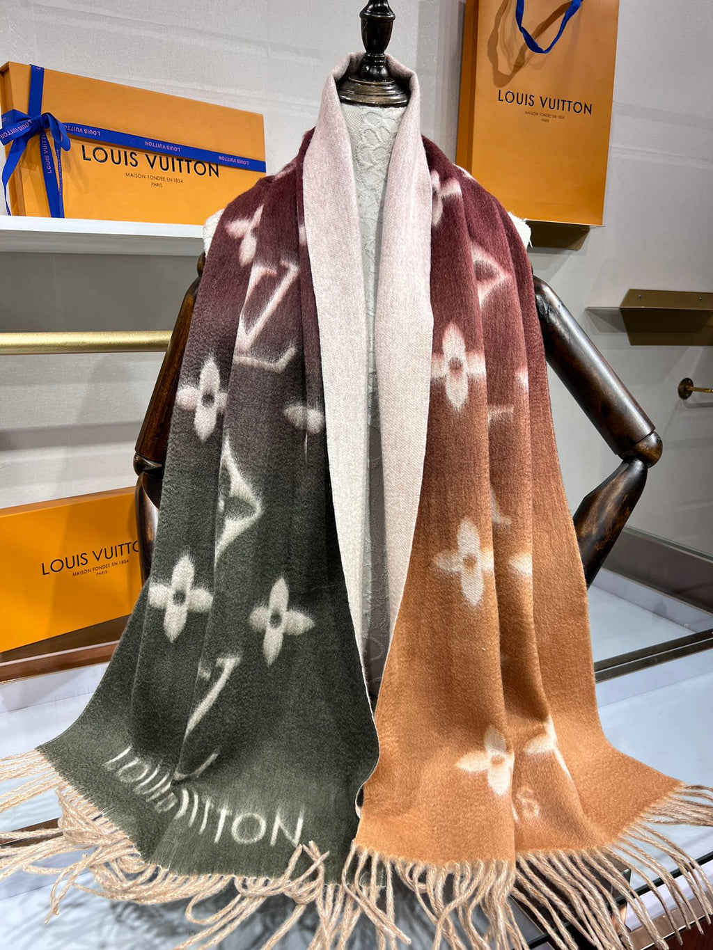 Louis Vuitton Gradient Scarf - 951662954 - Photo 5