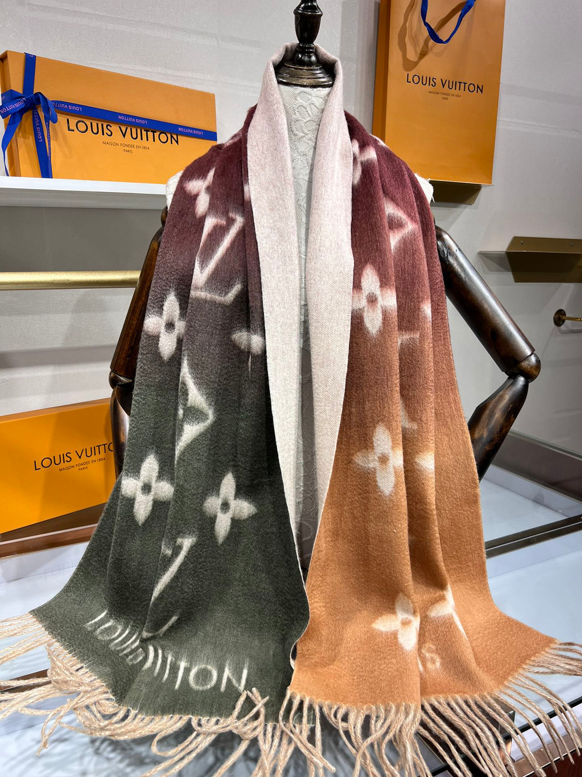Louis Vuitton Gradient Scarf - 951662954 - Photo 5