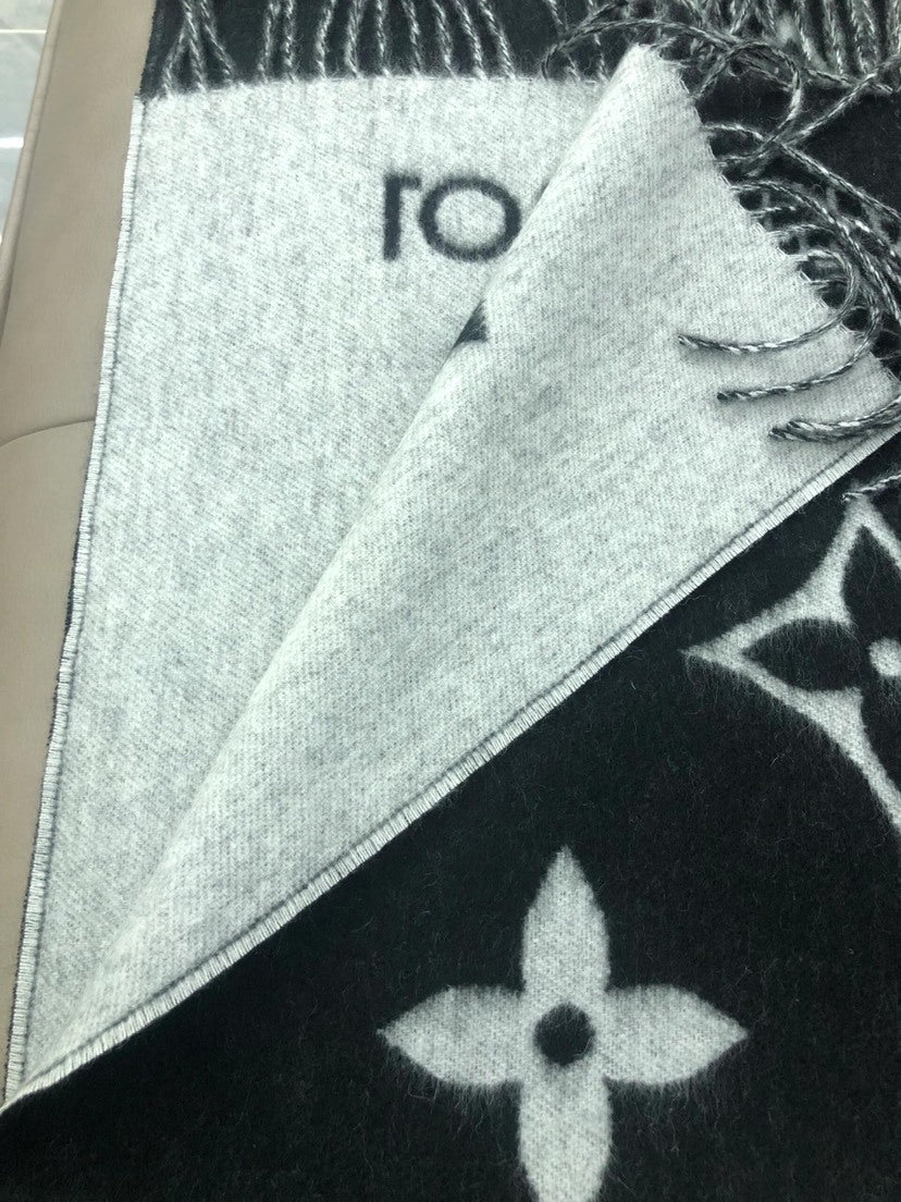 Louis Vuitton Scarf - 945544865 - Photo 5