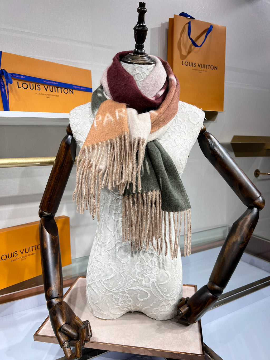 Louis Vuitton Gradient Scarf - 951662954 - Photo 6