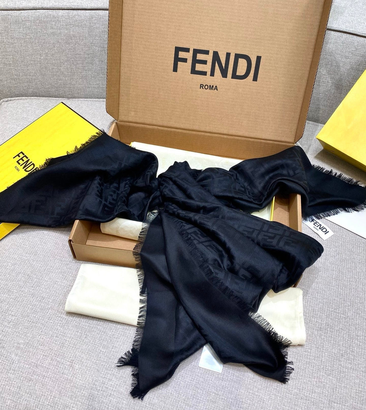 Fendi Jacquard Logo Detail Square Scarf - 1245376588 - Photo 6