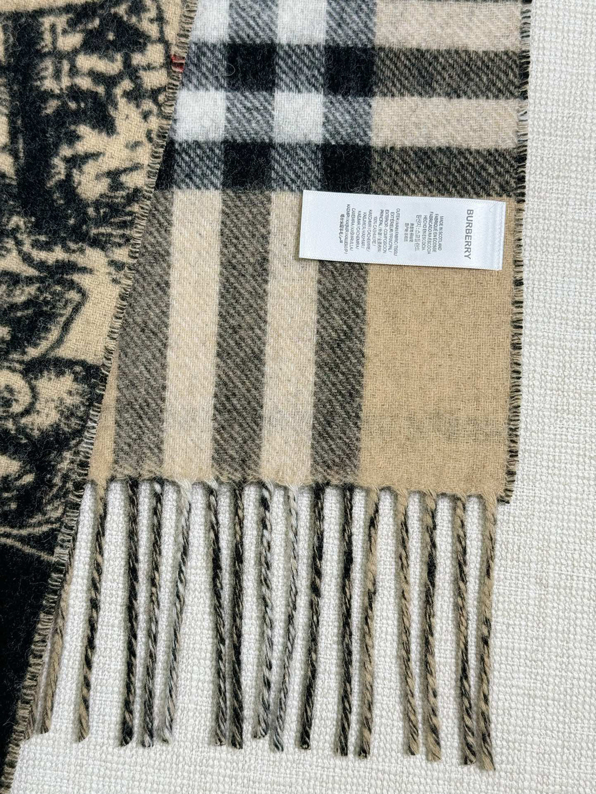 Burberry Check Pattern Jacquard Scarf - 973645832 - Photo 6