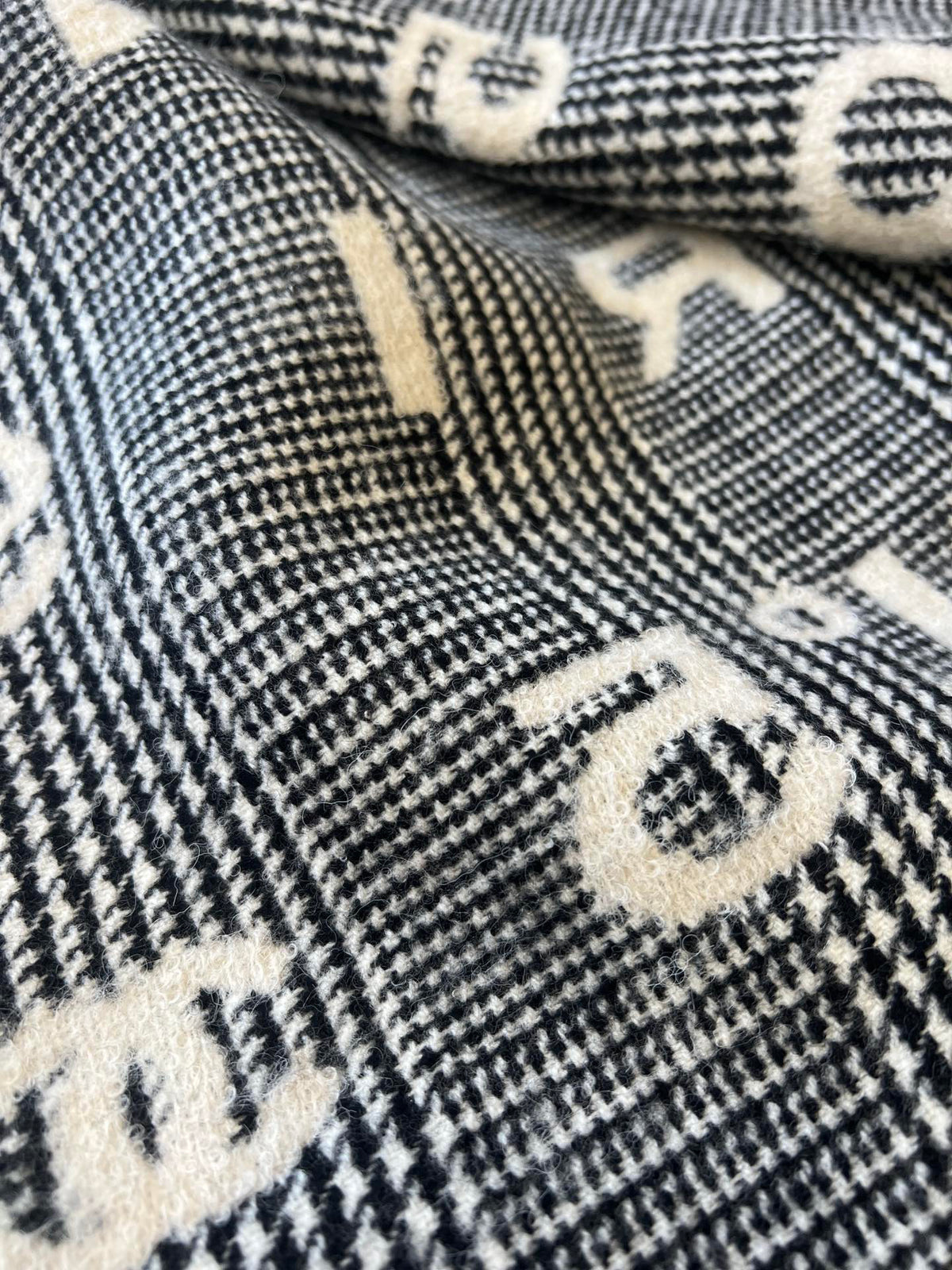 Chanel Logo Detail Scarf - 979032964 - Photo 6