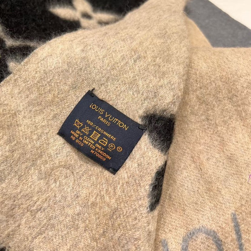 Louis Vuitton Gradient Scarf - 944935548 - Photo 6
