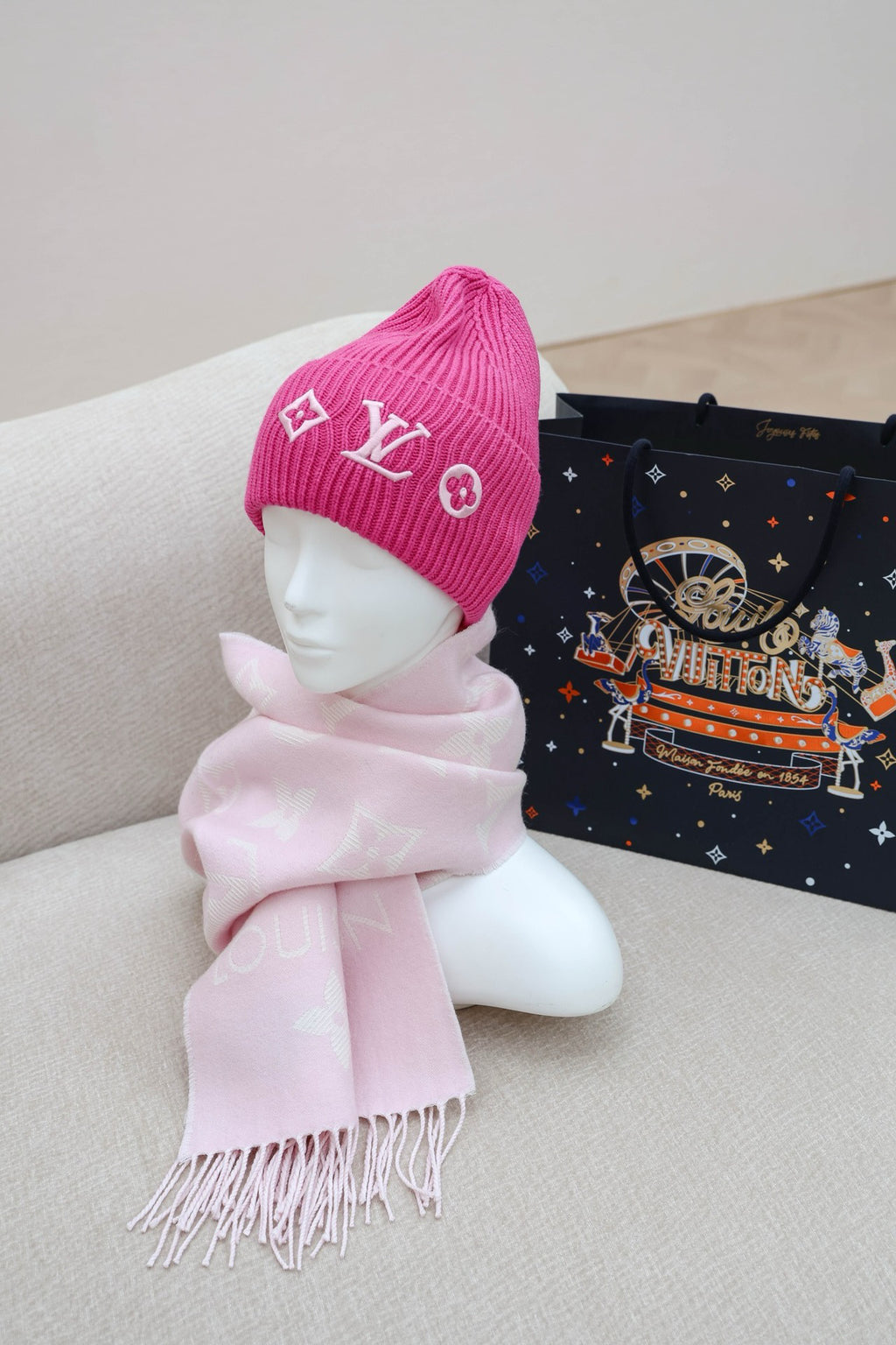 Louis Vuitton Embroidered Logo Detail Beanie - 1141776968 - Photo 6