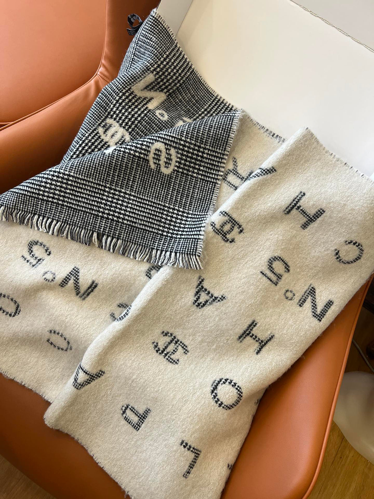 Chanel Logo Detail Scarf - 979032964 - Photo 7
