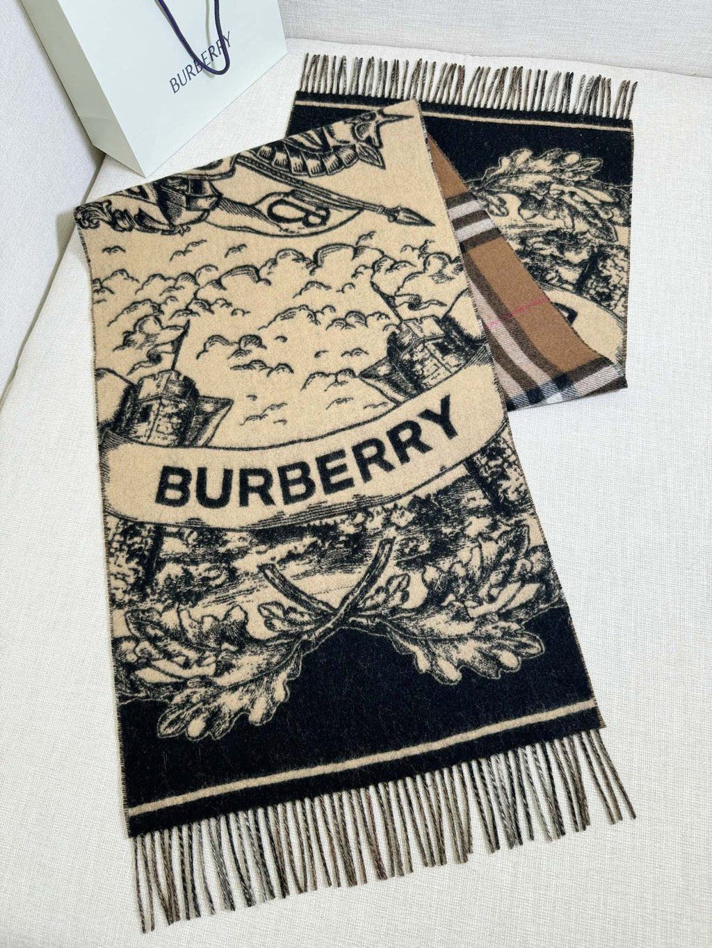 Burberry Check Pattern Jacquard Scarf - 973645787 - Photo 7