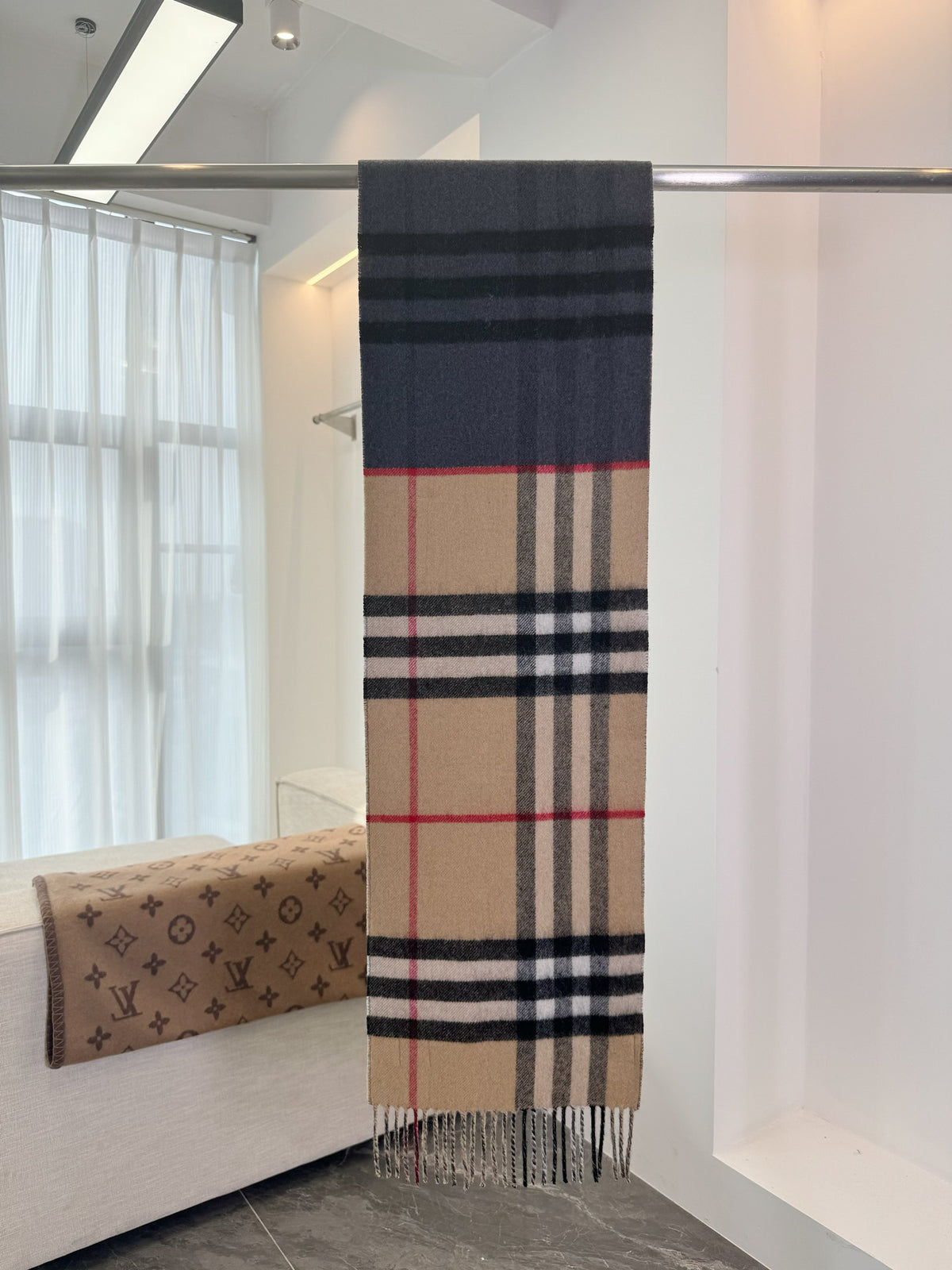 Burberry Check Pattern Colorblock Scarf - 973644987 - Photo 7
