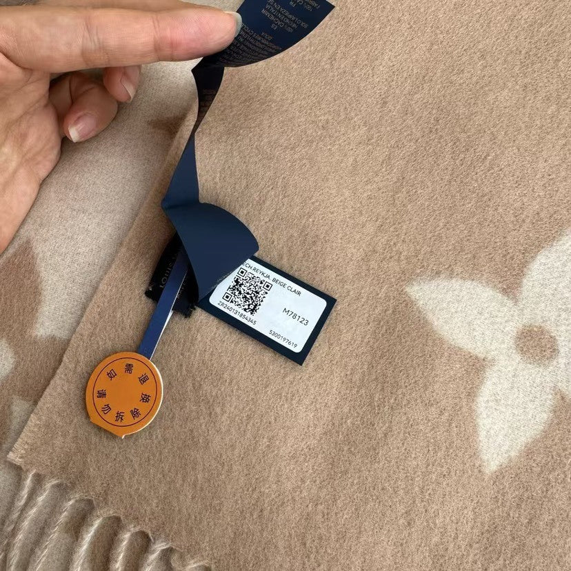 Louis Vuitton Scarf - 945244903 - Photo 7