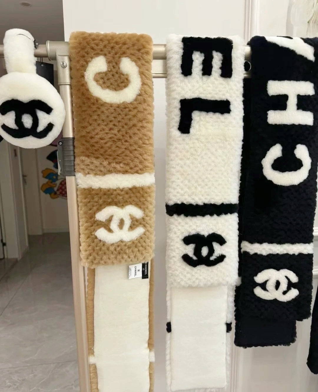 Chanel Logo Detail Scarf - 962537117 - Photo 7