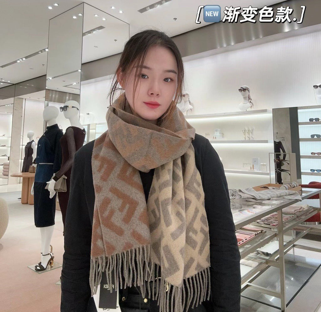 Fendi Gradient Scarf - 1245381260 - Photo 7