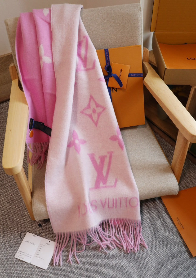 Louis Vuitton Scarf - 944942231 - Photo 8