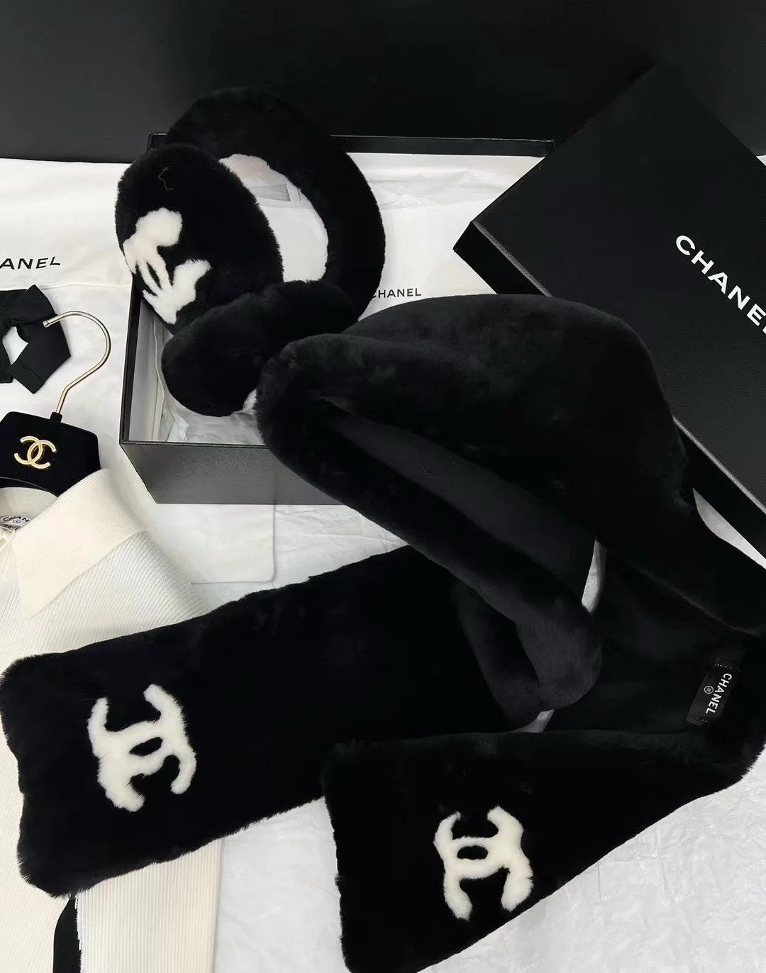 Chanel Logo Detail Earmuffs - 1005771900 - Photo 8