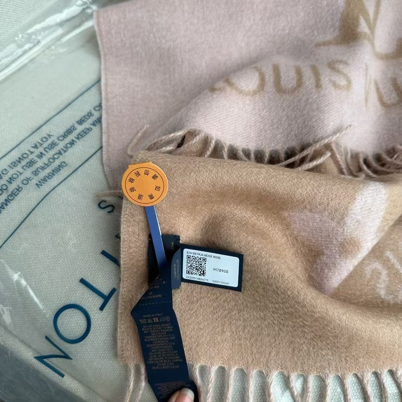 Louis Vuitton Scarf - 945247864 - Photo 8