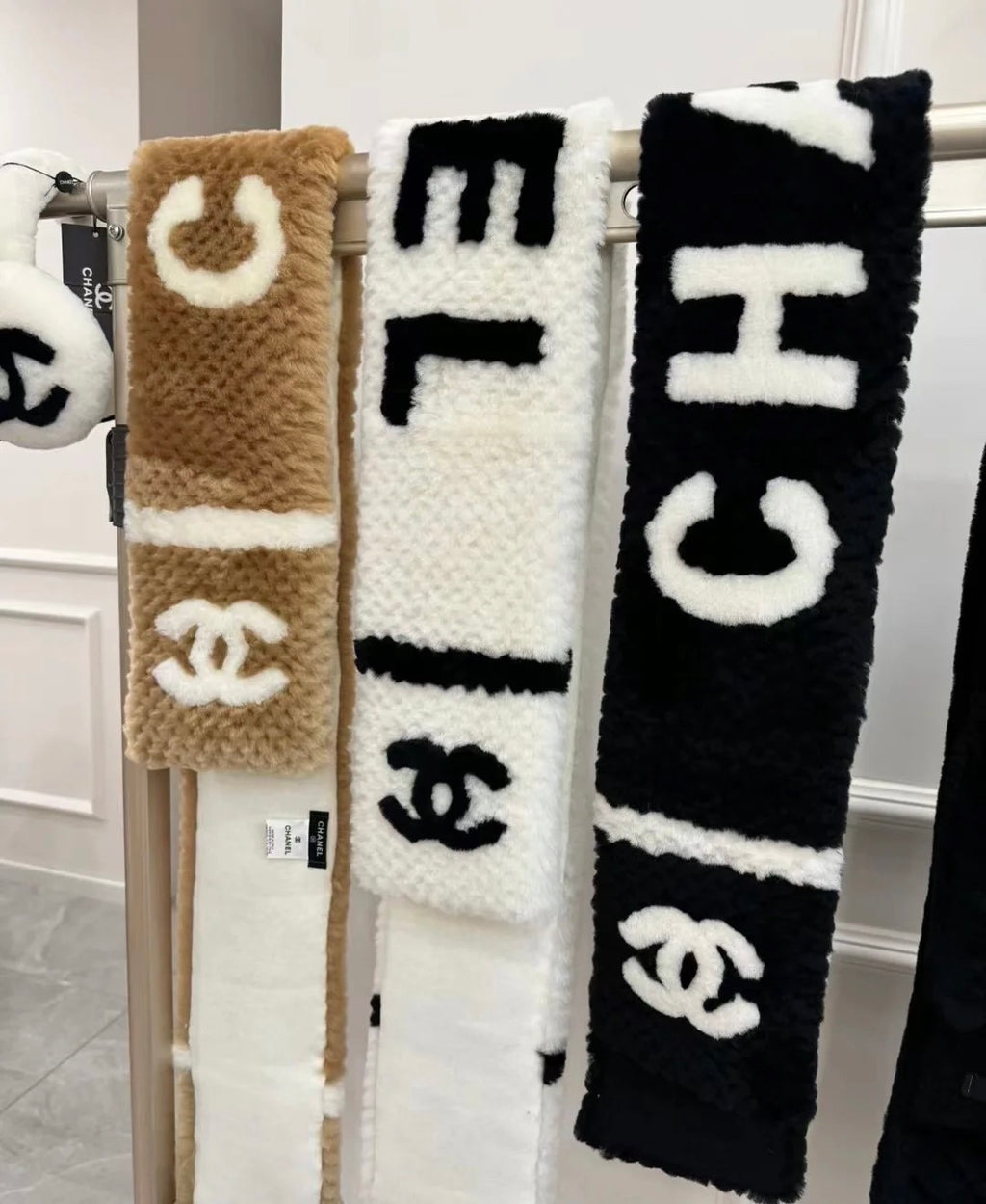 Chanel Logo Detail Scarf - 962272359 - Photo 8