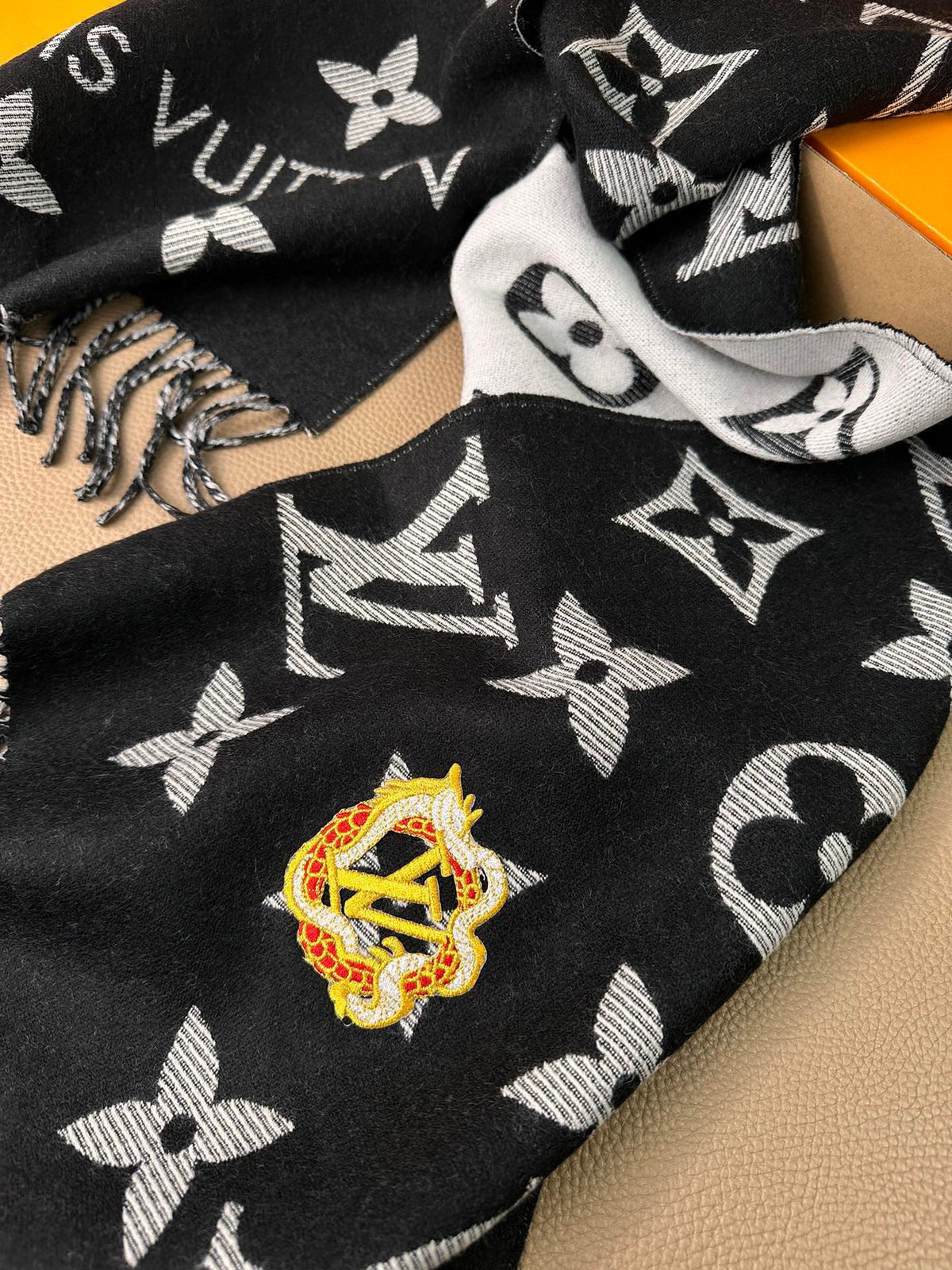 Louis Vuitton Jacquard Embroidered Scarf - 925525609 - Photo 8