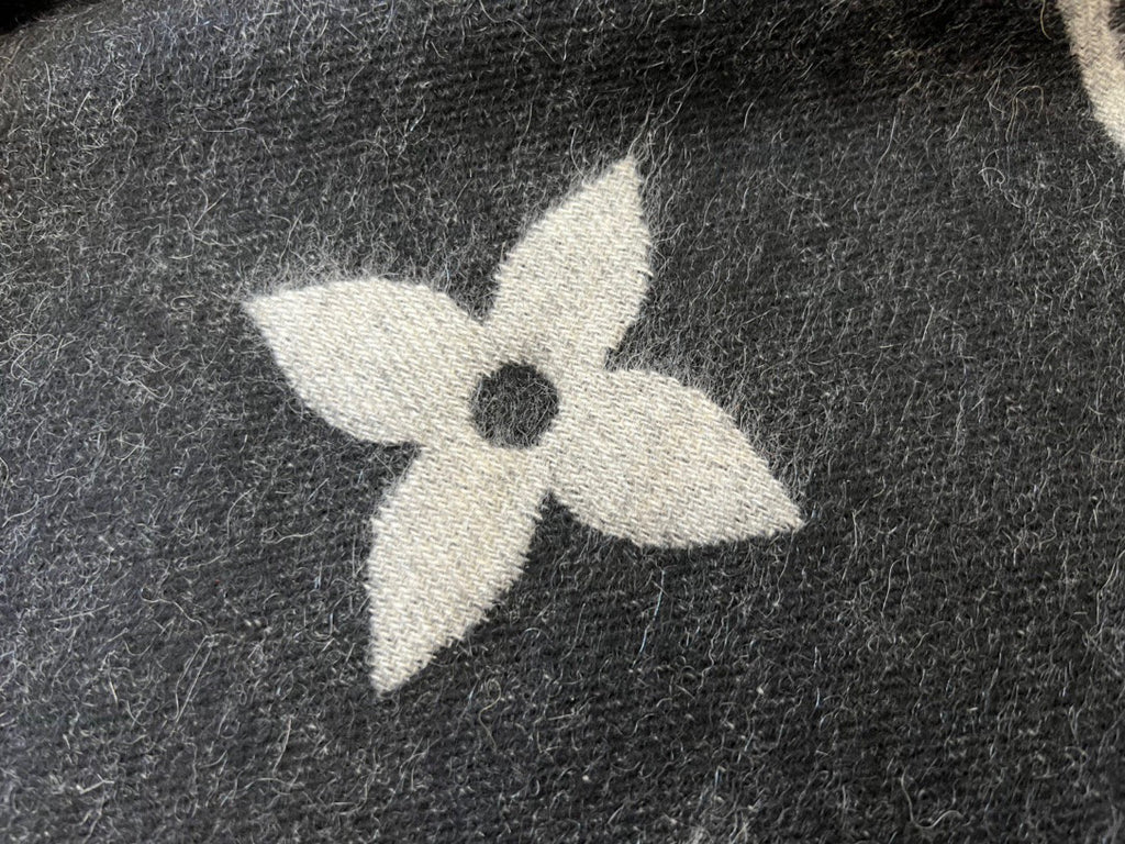 Louis Vuitton Scarf - 982342004 - Photo 8