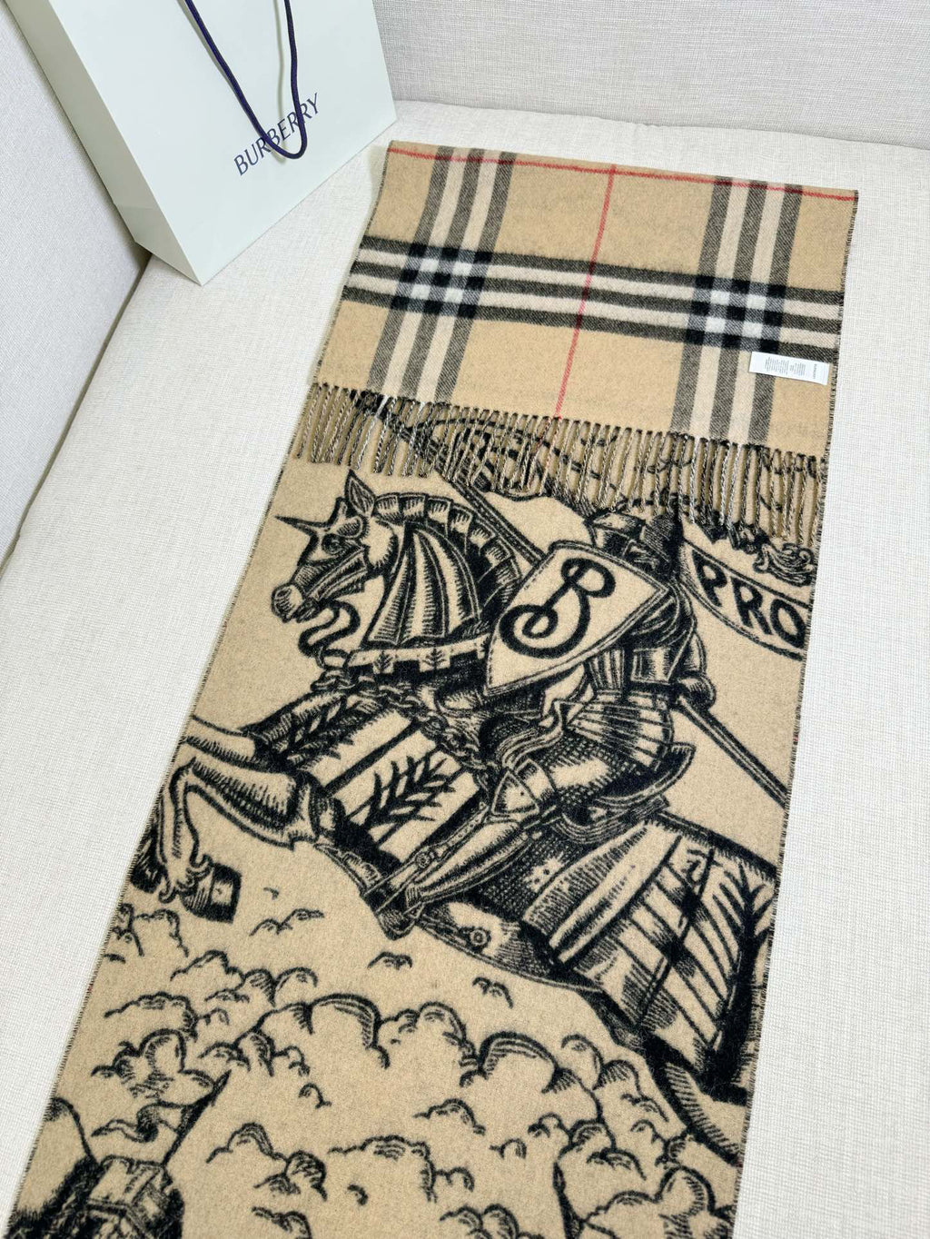 Burberry Check Pattern Jacquard Scarf - 973645832 - Photo 8