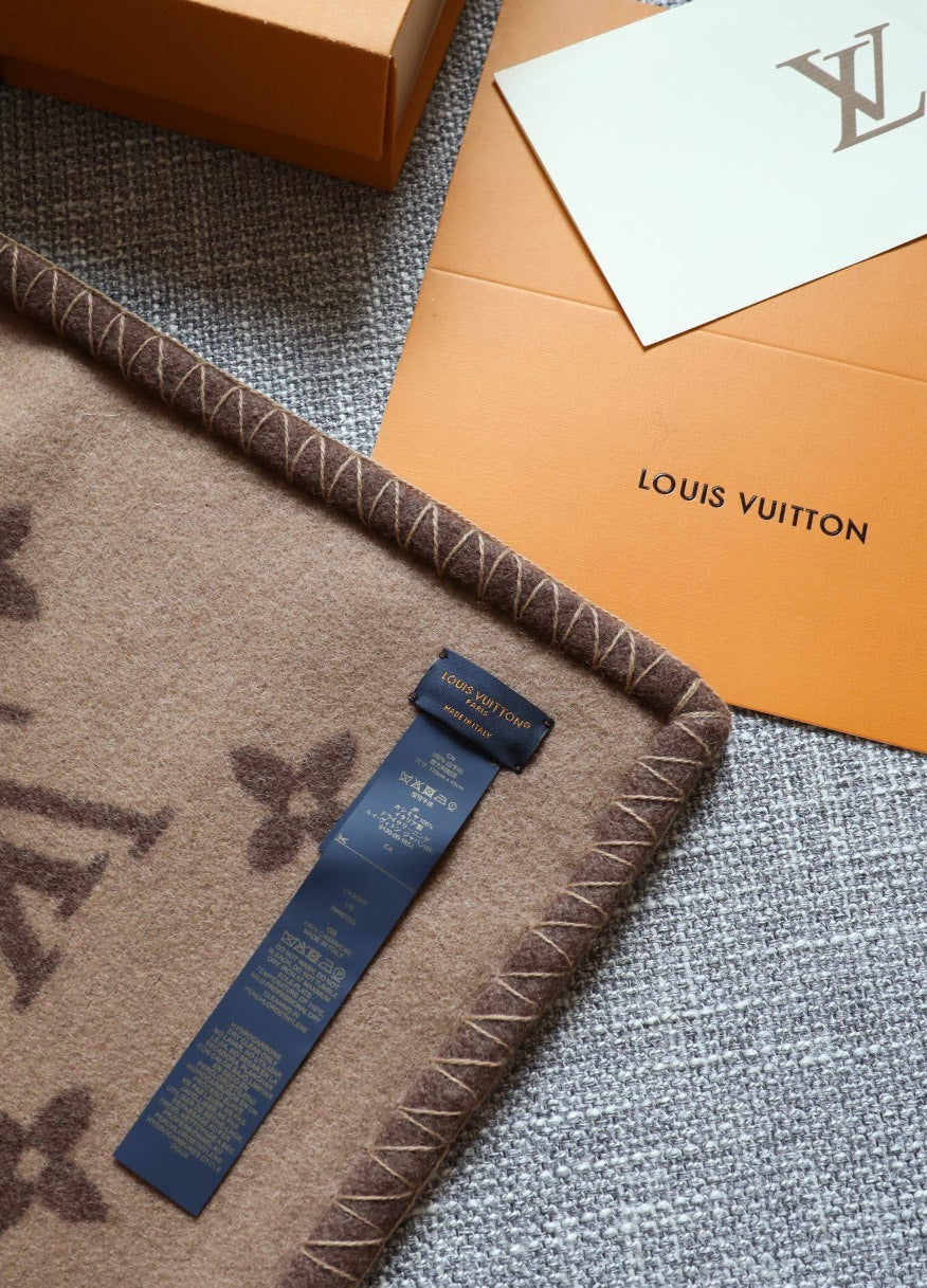 Louis Vuitton Throw Blanket - 945381590 - Photo 8