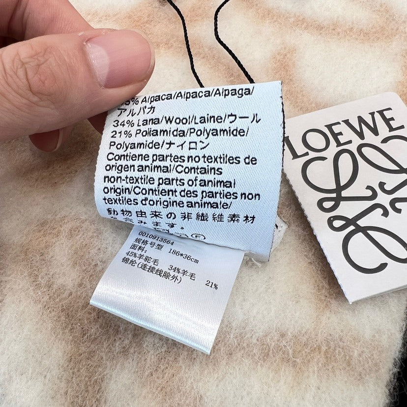 Loewe Jacquard Logo Detail Scarf - 945558372 - Photo 8