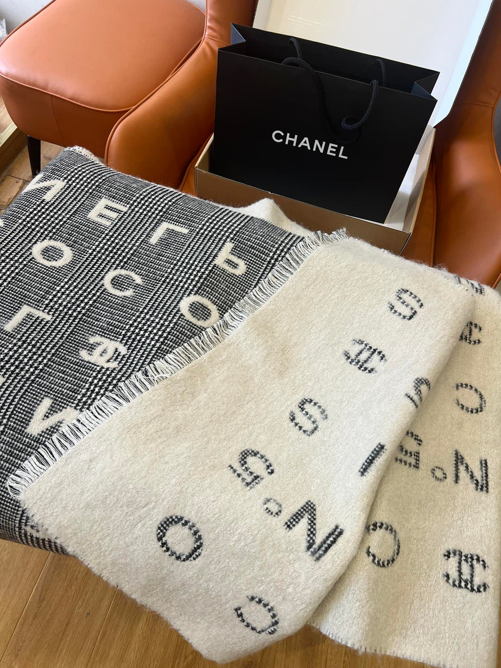 Chanel Logo Detail Scarf - 979032964 - Photo 8