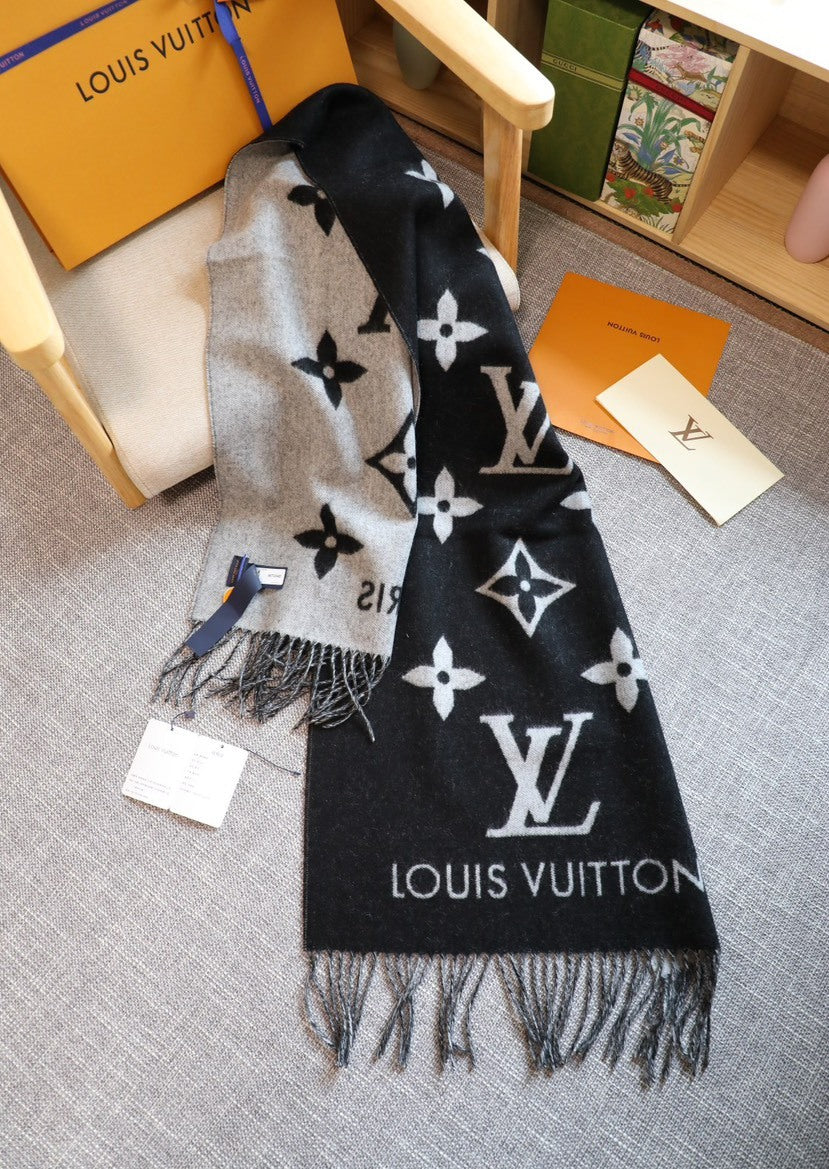 Louis Vuitton Scarf - 944943044 - Photo 8
