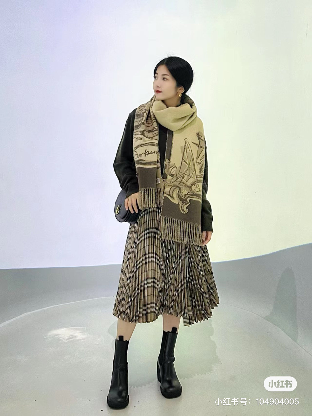 Burberry Check Pattern Jacquard Scarf - 973282454 - Photo 8